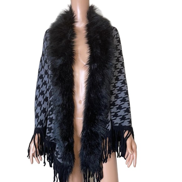 Kimberly C. Shawl cape houndstooth gray black fur trimmed fringe bottom OSFM - Picture 2 of 9